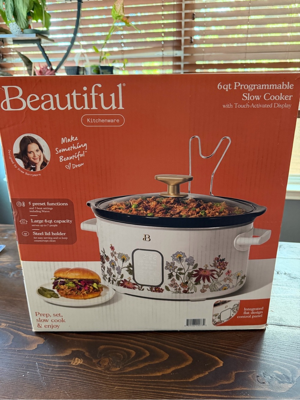 Beautiful 6qt Programmable Slow Cooker in White with Floral Design
